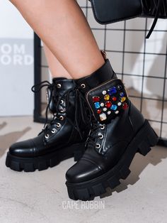 Black  Collar     Embellished   Women Shoes Bold Heels, White Booties, Chic Sandals, Boots Women Fashion, Lug Sole, Womens Boots Ankle, Black Booties, Pull Tab, The Chic