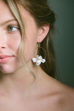 White Flower Hoop Dangle Earrings, Floral Earrings, Bridal Flower Earrings, Wedding Flower Jewelry, Bridal Dangle Earrings, Flower Earrings Handcrafted with beautiful blossomed clay flowers and pearl centers, this earring set will surely be a statement piece at your special event! They are the last item to complete your fairy princess bridal look! DETAILS * Color: Wire (silver or gold), Flowers (white) * Length: 1.5-2 inches SHIPPING INFORMATION * Most items listed in my store are in stock and c Bridal Earrings Floral, Bridal Flower Earrings, Flower Earrings Wedding, Bridal Dangle Earrings, Wedding Flower Jewelry, Silver Earrings Wedding, Boho Wedding Earrings, Flower Hoop Earrings, Princess Bridal