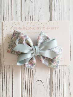 Adorable pastel flower print cotton fabric bow with light turquoise ribbon. Bow measures appx. 4 * 5”  Pretty enough for special occasions and sturdy enough for everyday wear! All PinkPeony by Christy products come with a matching card wrapped in a clear cello bag, perfect for gift giving and all Hair Bows Diy Ribbon, Fabric Hair Bow, Mint Fabric, Bow Fabric, Diy Hair Accessories Ribbon, Mint Flowers, Mint Hair, Fabric Hair Bows, Pale Turquoise