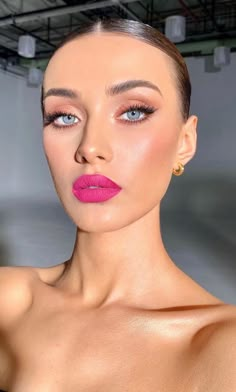 Pink Lipstick Makeup, Pink Lips Makeup, Eye Makeup Pictures, Colorful Eye Makeup, Models Makeup, Makeup Eye Looks, Creative Makeup Looks, Pink Lipstick, Instagram Beauty