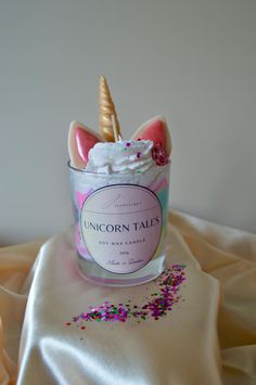 The Unicorn Tales candle is a colorful and sweet candle that is perfect for all unicorn lovers. The scent is Cotton Candy, with a lovely and sweet shade of cotton candy that takes you back to the happy memories of childhood. This fragrance has a sugary combination of cotton candy, vanilla and a slight touch of citrus. Product details: - Burning time: approx. 40-50 hours - Wax: 100% soy wax - Wick: Waxed cotton wick - Container: Glass, can be washed out and reused - Dimensions: 9 cm high and hold Unicorn Cotton Candy, Sweet Candle, Unicorn Candle, Sweet Candles, Unicorn Lover, Soy Wax Candle, Happy Memories, Wax Candle, Candle Containers