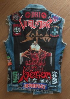 Thrash Aesthetic, Battle Jacket Ideas Metal, 80s Thrash Metal Fashion, Battle Jackets Metal, Thrash Metal Aesthetic, Battle Jacket Metal, Metalhead Aesthetic, Black Metal Battle Jacket