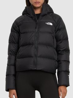 Non-detachable hood. Front zip closure. Elastic cuffs. Hem with partial elastic binding at back . Front and back logo details. Two side zip pockets. Down feather filling. Model is wearing a sizeS North Face Outfits Women, North Face Outfits, Leather Boots Women, Black North Face, Detachable Hood, North Face Women, North Face Jacket, Mens Swimwear, Online Shopping Clothes