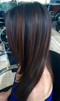 Elegant Brunette, Brunette Hairstyles, Rambut Brunette, Brunette Hair With Highlights, Hair Streaks, Dark Hair With Highlights, Fall Hair Color For Brunettes, Brown Hair Balayage, Winter Hair Color