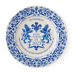 a blue and white plate with the words king charles ii in english writing on it