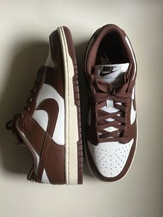 Brown Nike Shoes Aesthetic, Brown And White Nike Shoes, Nike Panda Brown, Brown Panda Dunks, Dunks Astethic, Nike Dunk Low Cacao Wow, Nike Dunks Neutral, Brown And White Sneakers, Cocoa Wow Dunk Outfit