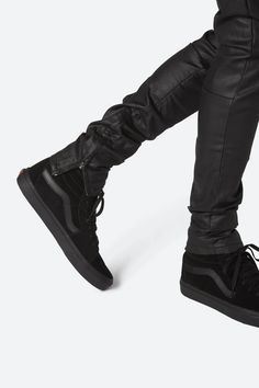 M11 Stretch Zipper Denim - Black | mnml | shop now Black Leather Jeans For Streetwear, Black Leather Jeans With Standard Cut, Black Leather Straight Leg Jeans, Black Leather Jeans Casual Style, Casual Black Leather Jeans, Edgy Black Leather Jeans, Leather Bottoms For Streetwear With Straight Leg, Leather Straight Leg Bottoms For Streetwear, Straight Leg Leather Bottoms For Streetwear