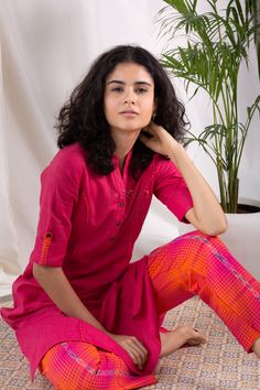 A perfect day office wear for your wardrobe with half sleeves and check pants. This kurta comes with side turn up sleeves and princess cut.