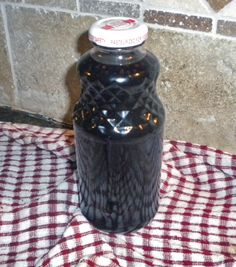 Homemade Elderberry Syrup for Flu Prevention- a natural remedy for cold and flu that is actually healthy and kid approved... Elderberry Syrup Recipe Wellness Mama, Homemade Elderberry Syrup, Remedy For Cold, Elderberry Syrup Recipe, Homemade Elderberry, Wellness Mama, Elderberry Syrup