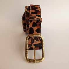 Animal print belt carefully handcrafted in our atelier with high-quality materials. Leopard draw. It combines a cowhide leather strap with leopard print and a beautiful metal buckle in gold color and decorated with coiled metallic thread.  The buckle is made with zamak, a non-allergic metal alloy in a gold color. The leather strap is cow fur with leopard fantasy printed in different colors.   An exclusive and spectacular belt ready to enhance your look. This is a handmade leather belt. We recomm