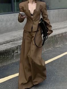 Striped Wide Leg Pleated Pants - Loose Fit Mode Hippie, Woman Suit Fashion, 가을 패션, Wide Pants, Style Mistakes, Suit Fashion, Looks Style, Mode Inspiration, Looks Vintage