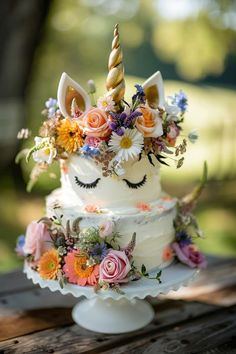 Looking for Unicorn Cake Ideas? Get inspired with these DIY designs that you can easily try at home. These creative ideas will make your baking experience fun and memorable! Diy Unicorn Cake, Diy Unicorn, Diy Designs