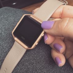 Matte Rose Gold frame paired with a taupe leather band dresses up this Fitbit Blaze to perfection! #fitbit #rosegold ((credit)) Instagram: @ashlyeatsclean Fitbit Luxe Aesthetic, Fitbit Versa 3 Bands, Fitbit Inspire 3, Fitbit Luxe Band, Fitbit Versa 4, Fitness Watches For Women, Wedding Nail