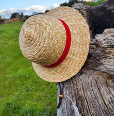 The Straw hat you've been looking for!  What makes my straw hat different? I've sewn on a faux leather string/cord to match Luffy! Made/from Australia   One Piece Luffy Straw Hat - NEW XL size approx 60 to 63 cm S/M - 56/58 inner - Brim 5-6cm L - 58/60 inner - Brim 5-6cm XL 60-63 inner - Brim 6-8cm (most popular) Sizing listed is in concordance with the  International Standard If you are unsure on how to measure please contact me :) Luffy Hat, Luffy Straw Hat, Pirate Hats, One Piece Luffy, Costume Hats, Straw Hat, Costume Accessories, Headpiece, Porter