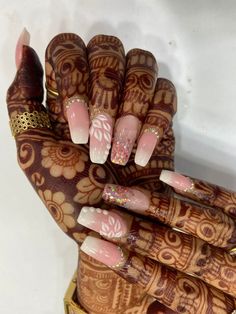 Karwa Chauth Nails Design, Karwa Chauth Nails, Bridal Nail Art Indian Red, Red Bridal Nails Wedding, Indian Wedding Nail Art Designs, Bridal Nail Art Indian, Bridal Nails Wedding Indian, Engagement Nail Art, Engagement Nail