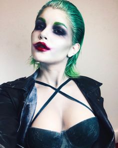 It's October 1, and that means the countdown to Halloween is officially ON. (Seriously, where has the year gone?!) If you've already got your costume locked down, teach us your ways — because we're changing our minds every day. Do we go political? Channel a Snapchat filter? Style ourselves as Female Joker Makeup, Last Minute Halloween Costume Ideas, Maquillage Halloween Simple, Last Minute Halloween Costume, Female Joker, Joker Halloween, Joker Makeup, Halloween Makeup Diy