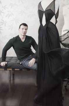 Los Angeles fashion designer Michail talks about his love for draping beautiful dresses and empowering women with his dramatic, chic, modern and clean style. La Confidential, Los Angeles Aesthetic, Haute Couture Designers, Los Angeles Fashion, Aesthetic People, Los Angeles Style, International Fashion