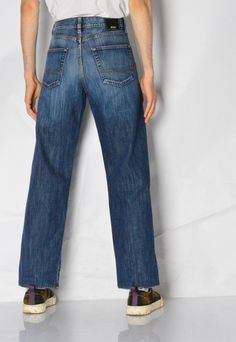 "Y2K Vintage Blue Hugo Boss Jeans Mens Denim Pants Marked size: 34/32 Estimated Size: 33\" Inside leg: 29.6 In (75 cm) Jeans total length: 39.8 In (101 cm) Waist: 33.1 In (84 cm) Rise: 11.1 In (28 cm) Material: 100% cotton The model in this pic is 180cm (5ft 10) Be sure to contact us with any questions :) Follow us on Facebook (fb.com/kaleidoo) and IG - Kaleidooplug" Vintage Washed Denim Blue Pants, Vintage Indigo Denim Jeans, Pre-washed Indigo Denim Bottoms, Hugo Boss Jeans, Blue High Waisted Jeans, Vintage Blue Pre-washed Jeans, Cotton Viscose, Pleated Pants, Mens Trousers