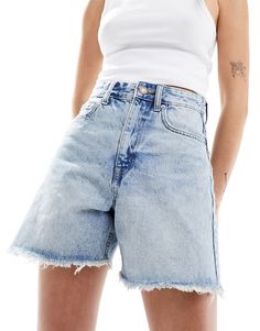 Shorts by Pull&Bear In association with sunny days High rise Belt loops Five pockets Raw-cut hem Regular fit Denim Blue Knee-length Summer Shorts, Blue Pull-on Style Short Length Shorts, Denim Blue Wide-leg Denim Shorts, Pull And Bear Denim Shorts, Denim Blue High-waisted Cotton Shorts, Sport Luxe, Jean Large, Pull & Bear, Modest Clothing