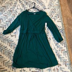 Nwt Forrest Green Wrap Maternity Dress Stretch V-neck Maternity Dress, Casual Maternity Dress In Solid Color, Casual Solid Color Maternity Dress, Casual Long Sleeve Maternity Dress, Green Flowy Maternity Dress, Flowy Green Maternity Dress, Fall Maternity Stretch Dress, Green Maternity Dress, Wrap Maternity Dress