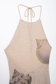 F00283960-103 Fitted Halter Neck Beachwear Top, Fitted Sleeveless Halter Top For Beach Season, Beige Halter Top For Summer Nights, Fitted Backless Tops For Beachwear, Beige Fitted Halter Top For Beach Season, Fitted Backless Beach Top, Beige Fitted Halter Neck Top, Fitted Beige Halter Neck Top, Beige Sleeveless Beachwear Top