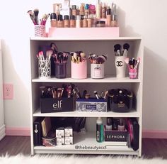 Koleksi Makeup, Rangement Makeup, Makeup Storage Organization, Vanity Room, Glam Room, Makeup Rooms, Makeup Room, Shark Tank, Beauty Room