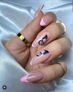 Almond Shaped Nails Designs, Summer Nails Almond, Nails Yellow, Celebrity Nails, Almond Shape Nails, Almond Nails Designs, Almond Acrylic Nails, Almond Nail