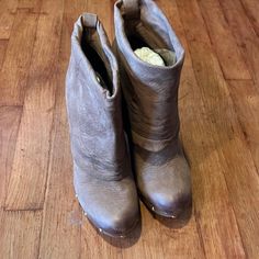 Brand New Women’s Vince Camuto Boots Color, Tan With Gold, Studs Size 8 1/2 Michael Kors Braden Mid Boot With Jeans, Vince Camuto Boots, Vince Camuto Shoes, Gold Stud, Shoes Women, Gold Studs, Shoes Heels Boots, New Woman, Vince Camuto