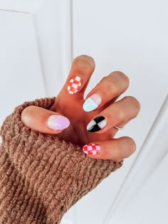 Nail Ideas Acrylic Checkered, Short Almond Nails Ideas Summer, Winter Checkered Nails, Cute Nails Checkered, Fun Checkered Nails, Checkers Nails Design, Square Checkered Nails, Fun Trendy Nails, Nails With Checkers