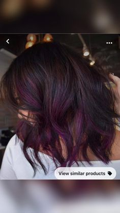 Purple Highlights Brown Hair, Highlights Brown Hair Short, Highlights Brown Hair Balayage, Messy Hairstyle, Purple Hair Highlights, Purple Balayage, Brown Hair Shades, Wavy Hairstyle