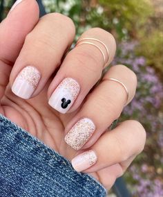 Simple Disney Nails Short, Pixar Nails, Early Fall Nail Colors, Simple Disney Nails, Disney Manicure, Disney World Nails, Minnie Nails, Christmas Disneyland, Disney Themed Nails