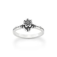 Small in size but big in meaning, the daisy on this ring signifies all the joy and optimism that comes with the season. Featuring floral embellishments along the band with a blooming daisy in the middle, it's available in sterling silver and multiple size James Avery Bracelet, James Avery Rings, Crown Ring Princess, Mini Sunflowers, Sunflower Ring, James Avery Jewelry, Daisy Ring, Ring Trends, James Avery