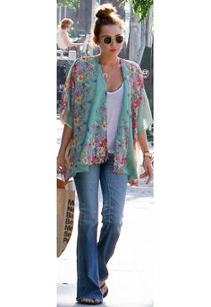 Miley Cyrus Look Kimono, Gilet Kimono, Kimono Outfits, Kimono Outfit, Kimono Fashion, Teen Fashion, Spring Summer Fashion, Spring Fashion, Style Me