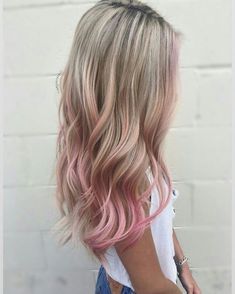 Taylor Swift With Pink Hair, Light Pink Lowlights In Blonde Hair, Hair With Pink Highlights Blonde, Blush Pink Blonde Hair, Cute Colours To Dye Your Hair, Pink Hair For Blondes, Light Pink Hair Ombre, Blonde Hair With Pink Highlights Summer, Blonde Balayage Pink Highlights