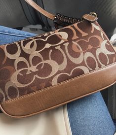 Brown Coach Purse, Brown Coach, Hot Bags, Bag Obsession, Luxury Purses, Fancy Bags, Coach Purse, Cute Bags