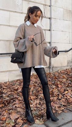 #fashion #Relationship #diy Vinter Mode Outfits, Lederhosen Outfit, Look Legging, Loose Fit Sweater, Winter Fashion Outfits Casual, Outfit Chic, Mode Casual, Cozy Outfit, Mode Inspo