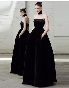 Composition: 100% polyester Color: Black Size:S,M,L,XL,XXL Size(cm) Bust Waist Hip ( There might have 1-3cm deviation due to manual measurement.) Velvet Evening Gown, Velvet Gown, Alex Perry, Prom Outfits, Black Gown, Strapless Maxi Dress, 가을 패션, Black Dresses, Looks Vintage