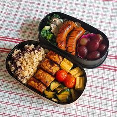 two plastic containers filled with food on top of a table