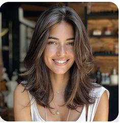 Face Framing Collarbone Length Hair, Short Layers Haircuts For Medium Hair, Medium Length Haircut For Heart Face, Long Length Layered Hair, Haircuts Shoulder Length Layers, Updo Face Framing, Hairstyles 2024 Women, Trend Haircut 2024, Top Haircuts For Women 2024