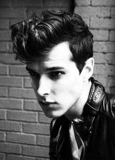 Greaser Hair For Men – 40 rebellische Rockabilly-Frisuren - Mann Stil | Tattoo Rockabilly Hair Men, Mens Quiff, Greaser Hair, Quiff Haircut, Pompadour Men, Pompadour Hairstyle, Quiff Hairstyles, Rockabilly Hair, Teddy Boys