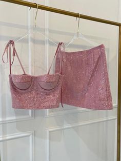 Details:-Sequined velvet designer fabric-Pink Sands color-A two piece set, mini skirt and bodice Hslot Outfit Ideas, Teuta Matoshi, Taylor Outfits, Taylor Swift Tour Outfits, Harry Styles Concert, Chique Outfits, Taylor Swift Outfits, Sequin Evening Dresses, Looks Chic