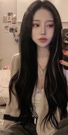 Kpop Hair Color, Ulzzang Hair, Hair Doctor, Grey Hair Transformation, Hair Color Streaks, Black Ponytail Hairstyles, Dark Hair With Highlights, Hair Color Techniques, Long Black Hair