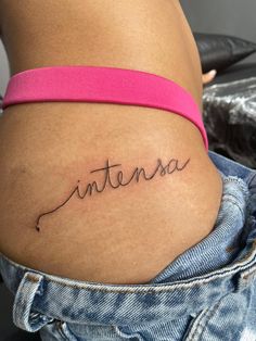 a woman's stomach with the word intensa written in cursive ink