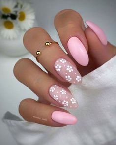 Apr 19, 2021 - Shared by Ⓥⓞⓝ. Find images and videos about flowers, nails and spring on We Heart It - the app to get lost in what you love. White Nail, Almond, Manicure, Nail Art, Nails, Flowers, Pink, Gold, White