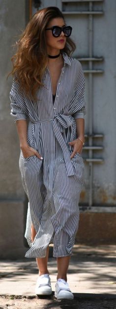 シャツワンピース ストライプ ロング スニーカー How To Wear Shirt, Short Shirt Dress, Style Casual Chic, Chique Outfits, Summer Street, Striped Shirt Dress, Looks Street Style