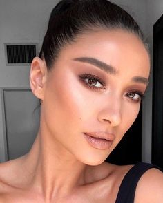 Brown Eye Makeup Natural, Shay Mitchell Makeup, Soft Glam Makeup Looks, Makeup Soft Glam, Glam Makeup Looks, Natural Makeup For Brown Eyes, Makeup Soft, Glam Makeup Tutorial, Makeup For Moms