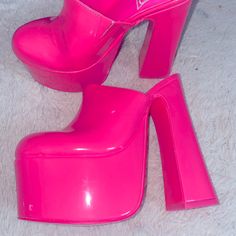 New In Box Stardust Clog Heels In Hot Pink From Yru Shoes Dollskill. These Are A Rare Find And Sold Out Everywhere 6 Pink High Heel Polyurethane Heels, Pink Polyurethane High Heels, Outfits Shifting, Yru Shoes, Makeover Bedroom, Pumped Up Kicks, Clog Heels, Room Makeover Bedroom, Barbie World