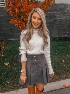 Gray Skirt Outfit, Suede Skirt Outfit, Pleated Skirt Outfit, Skirt Diy, Winter Skirt Outfit, Winter Street, Coat Outfit, Trendy Skirts