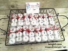 there are many snowmen that have been placed in a wire basket on the table