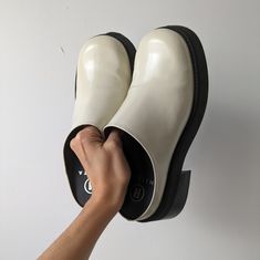 Amazing Clogs / Mules By Miista In Leather Gently Used Hell Height 6 Cm Run True Size Leather Designed In London Handcrafted In Portugal Miista Shoes, Leather Mules, Leather Design, Mule Clogs, Mules Shoes, White Cream, Cream White, Clogs, In London